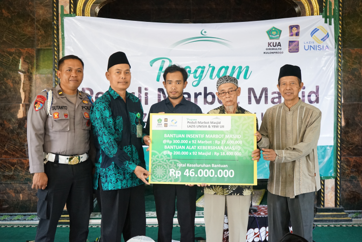 KUA Girimulyo bersama LAZIS UNISIA dan YBW UII Peduli 92 Marbot Masjid